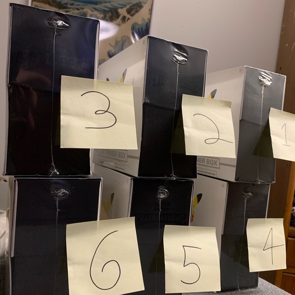 Pokémon celebrations ETBs - Picture 4 of 5